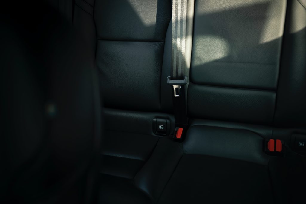 seatbelt preventing car accident injury