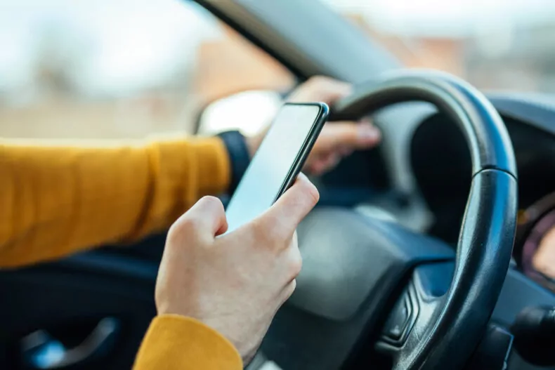 distracted driving while using cell phone